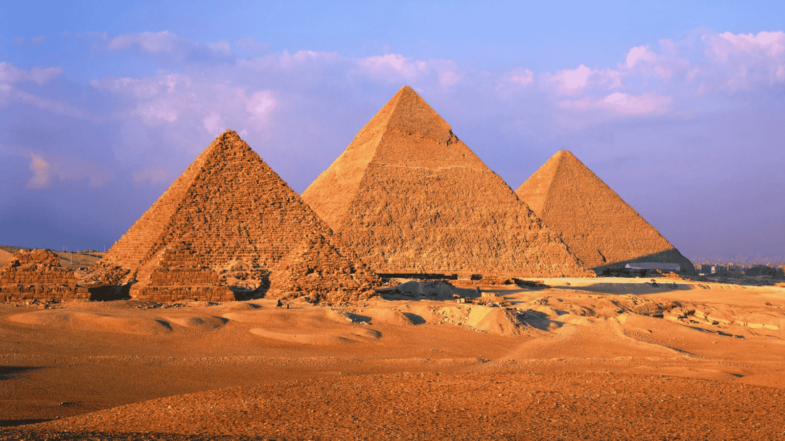 Artcore debutta in Egitto: Indira Paganotto guida il collettivo alle Piramidi di Giza