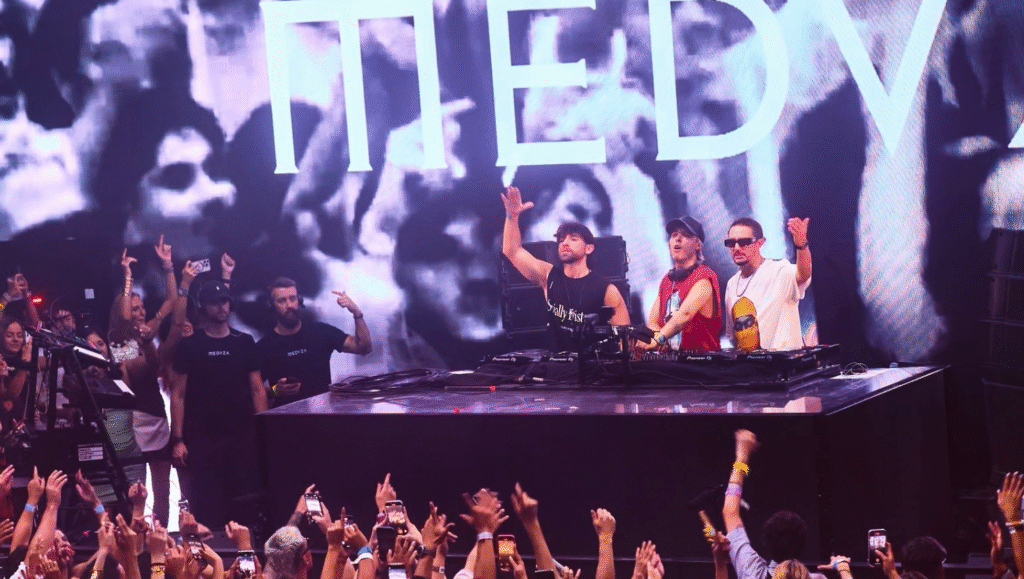 MEDUZA a Ibiza: DJ Set Indimenticabile nella Famosa Pizzeria di Playa d’en Bossa