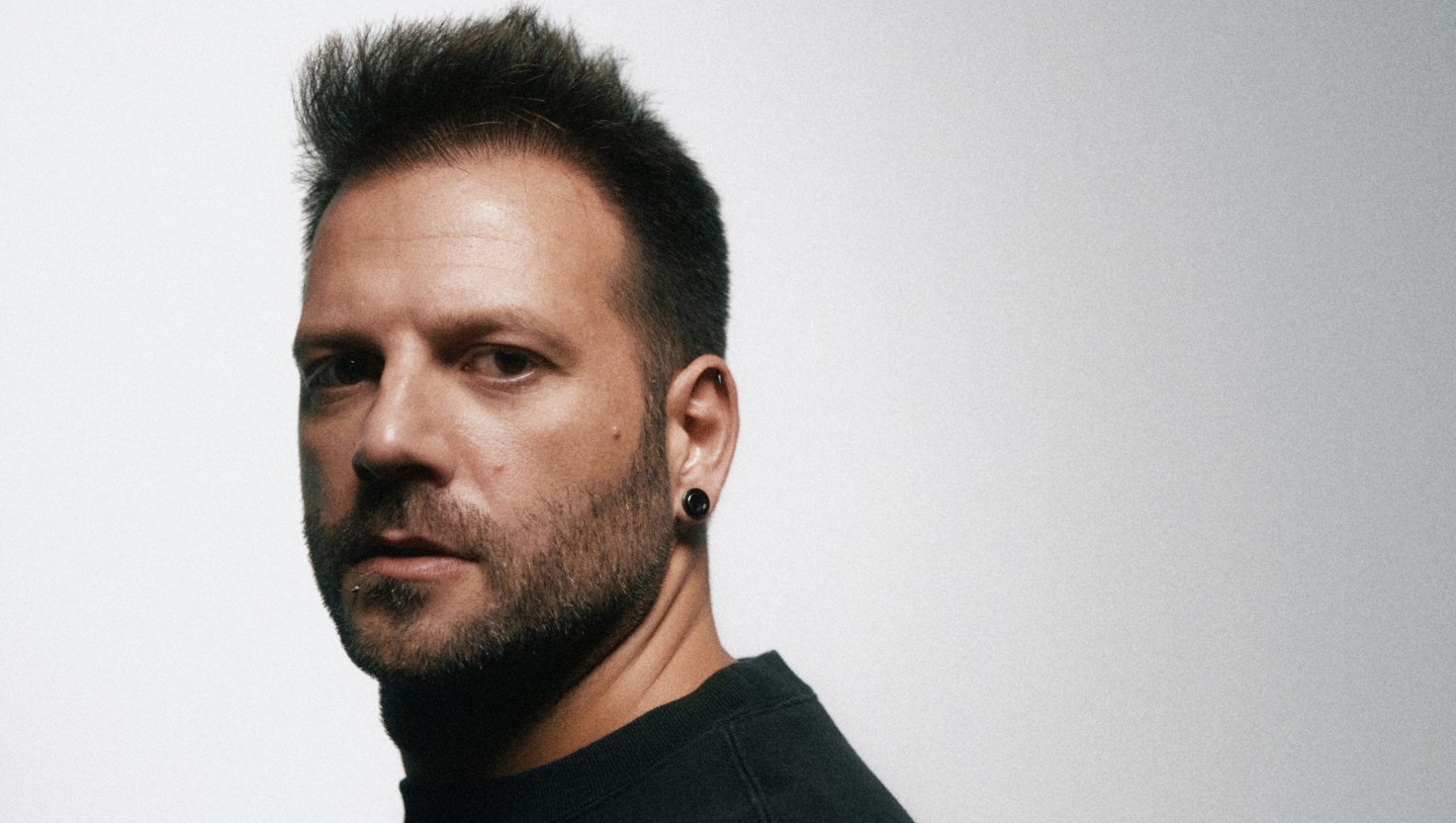 Enrico Sangiuliano presenta The Techno Code (Community Remixes)