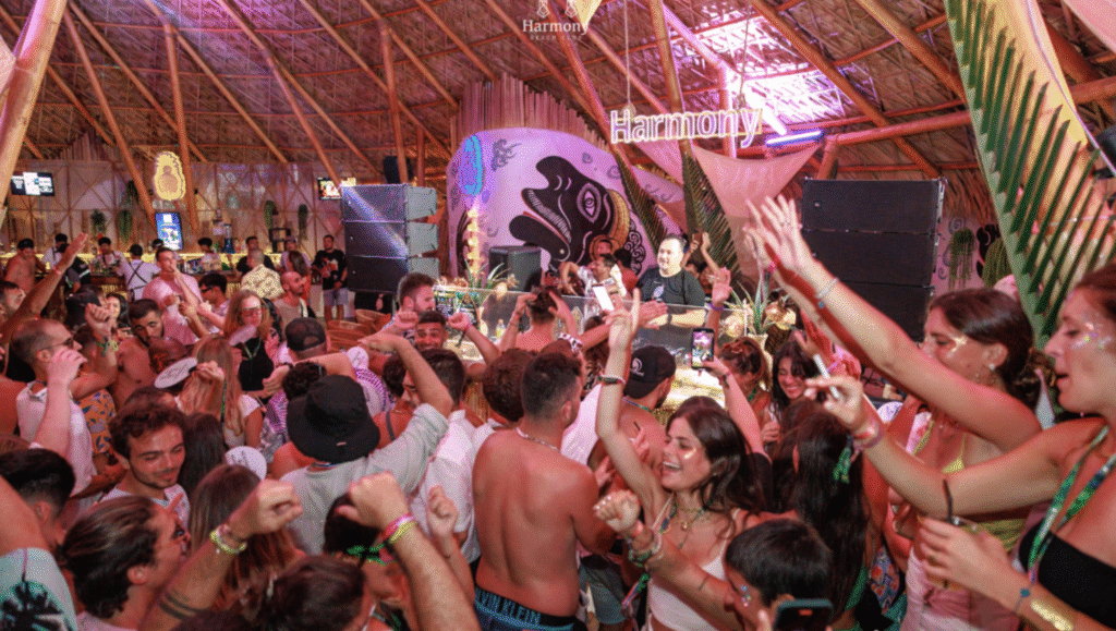Koh Phangan accende l’inverno con l’Halfmoon Festival