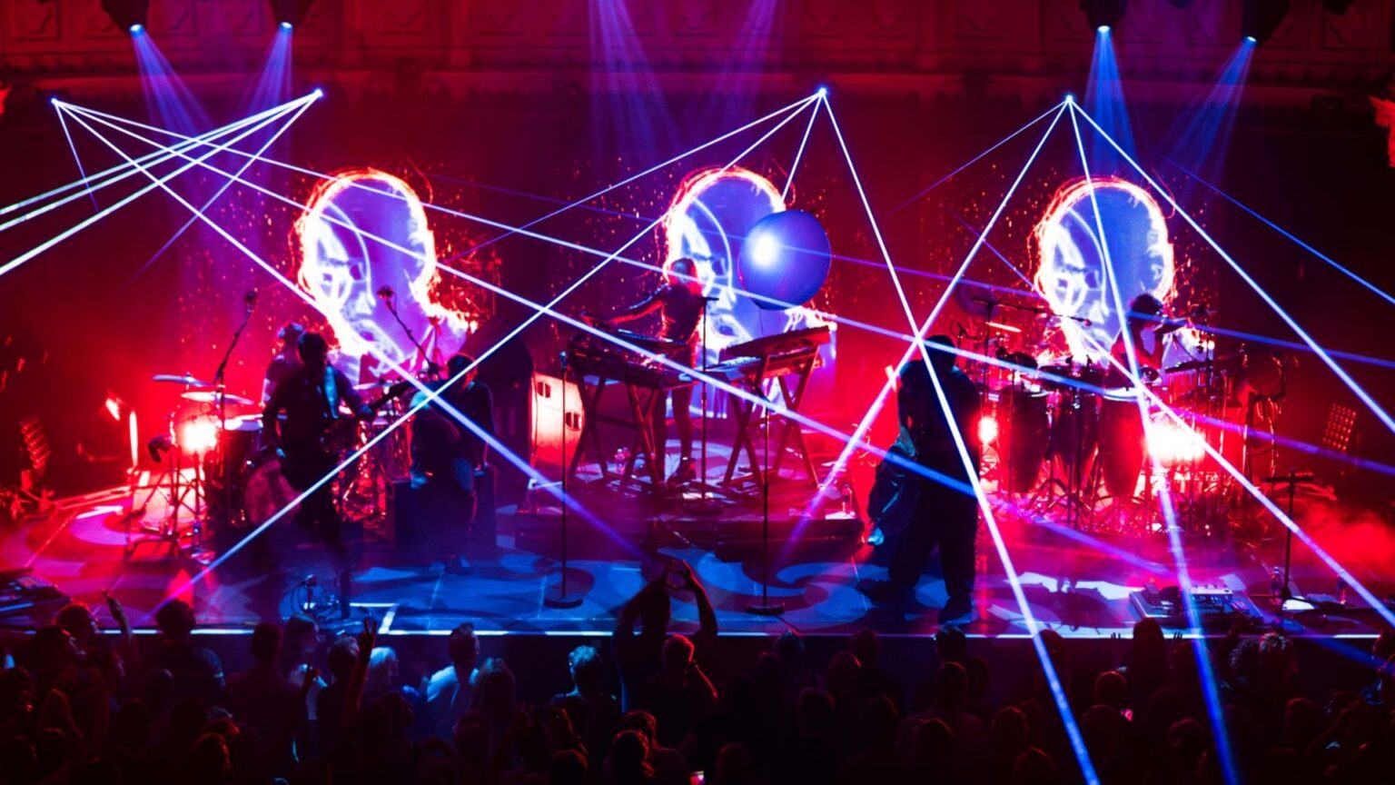 Faithless Live a Manchester: Il Concerto Open Air al Barton Aerodrome Che Celebra 30 Anni di Dance Culture