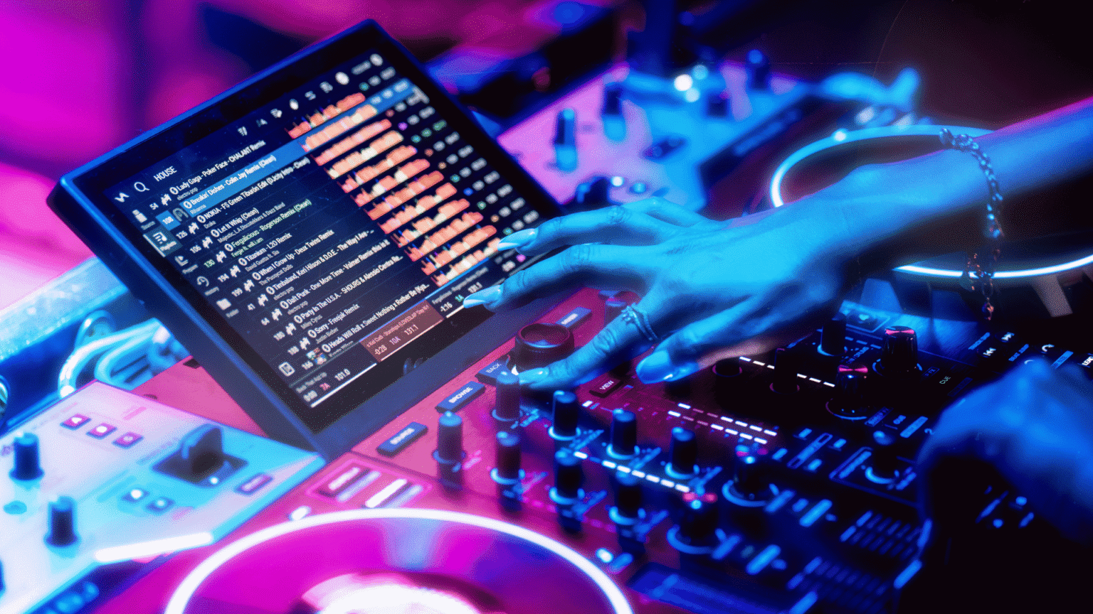 Denon DJ PRIME 4 G2: la prima rivoluzione dei pad multi-zona standalone