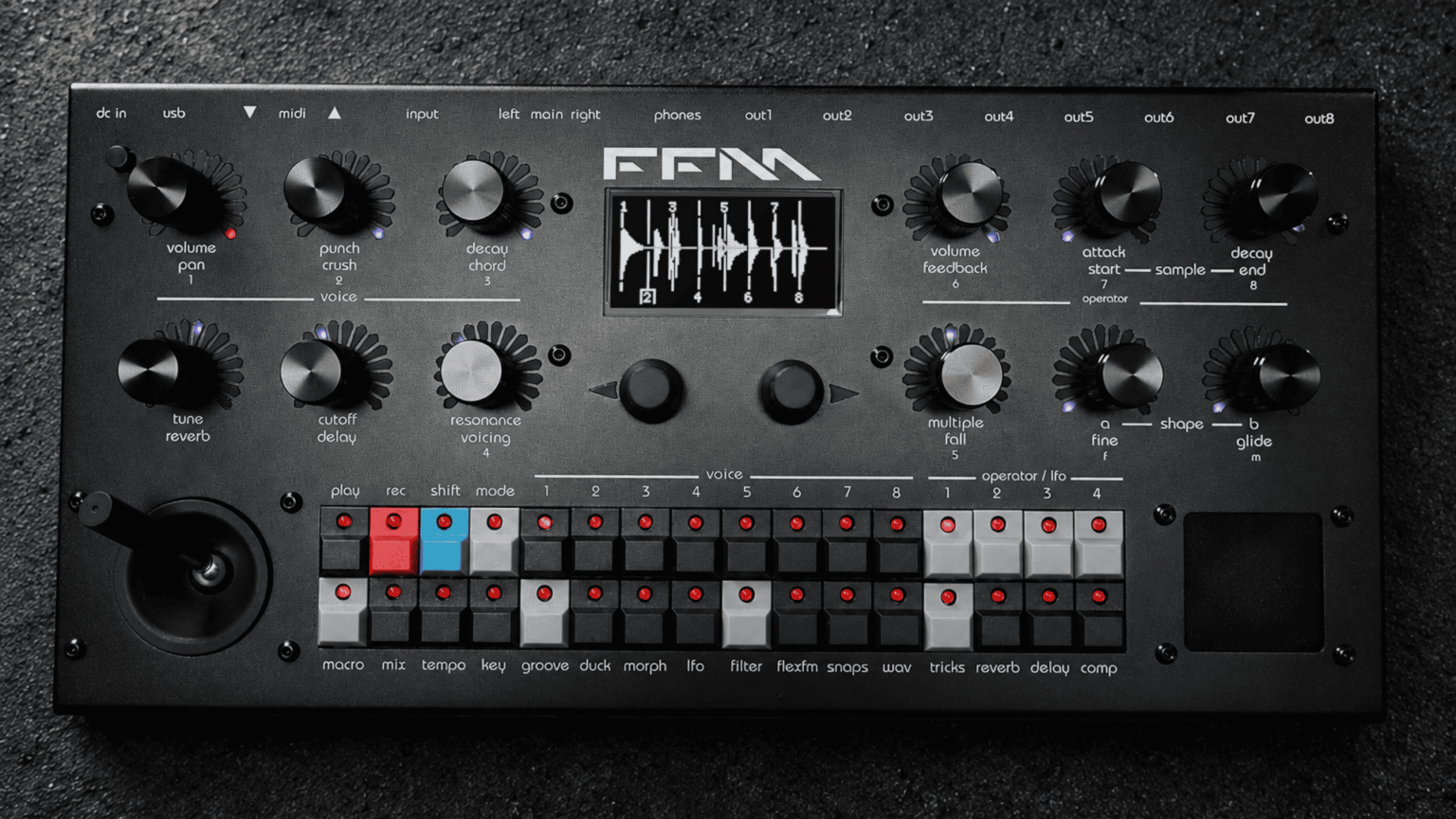 FLEXfm apre i preordini: la groovebox di Twisted-Electrons che vuole unire FM, sampling e performance